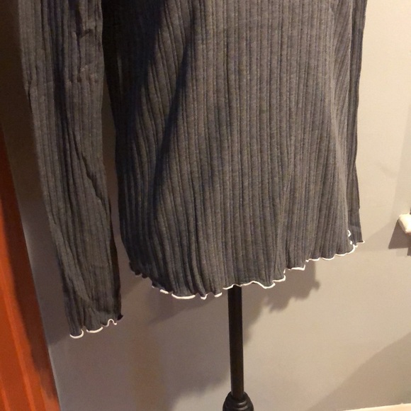 Very J Charcoal Cabbage-Hem Turtleneck Knit Top - Picture 5 of 8